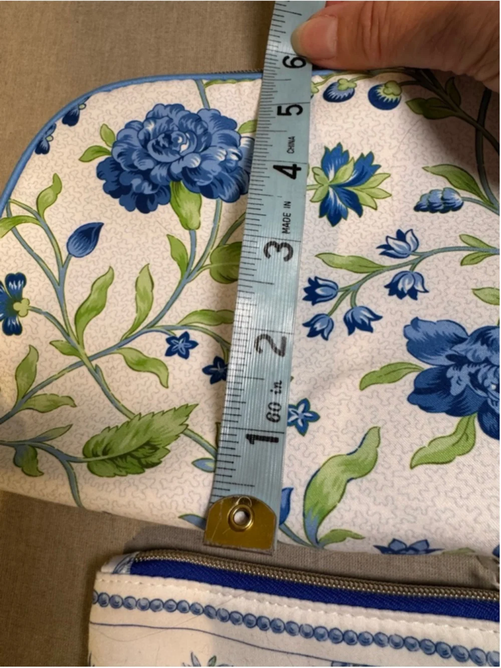 Women's Estée Lauder White Blue Floral Cosmetic Bag 2 piece Set
